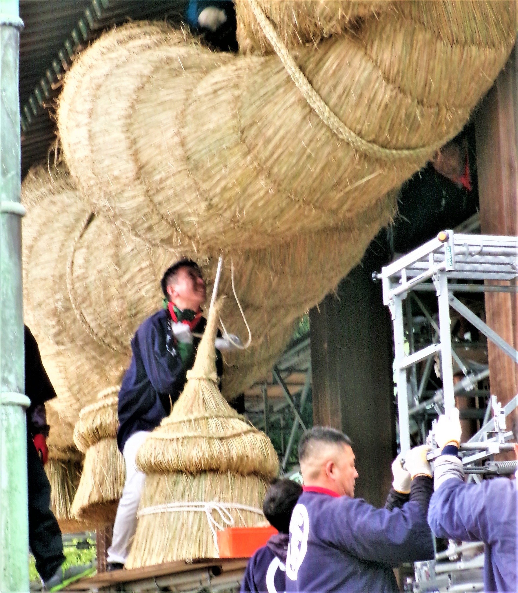 宮地嶽神社の参拝の際は大しめ縄をご覧ください