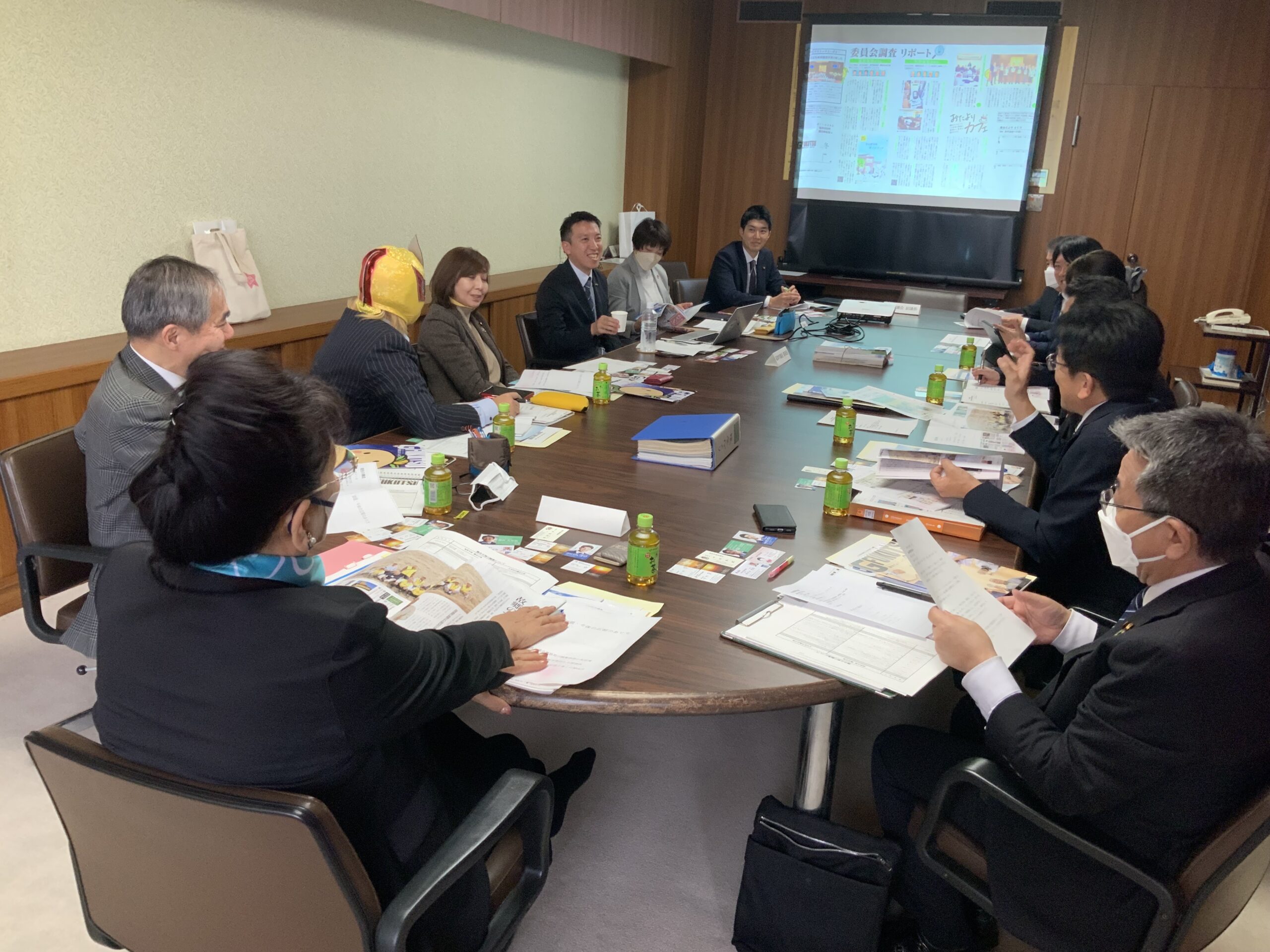 福津市議会だよりの視察に太宰府市議会の広報委員の方々が来訪