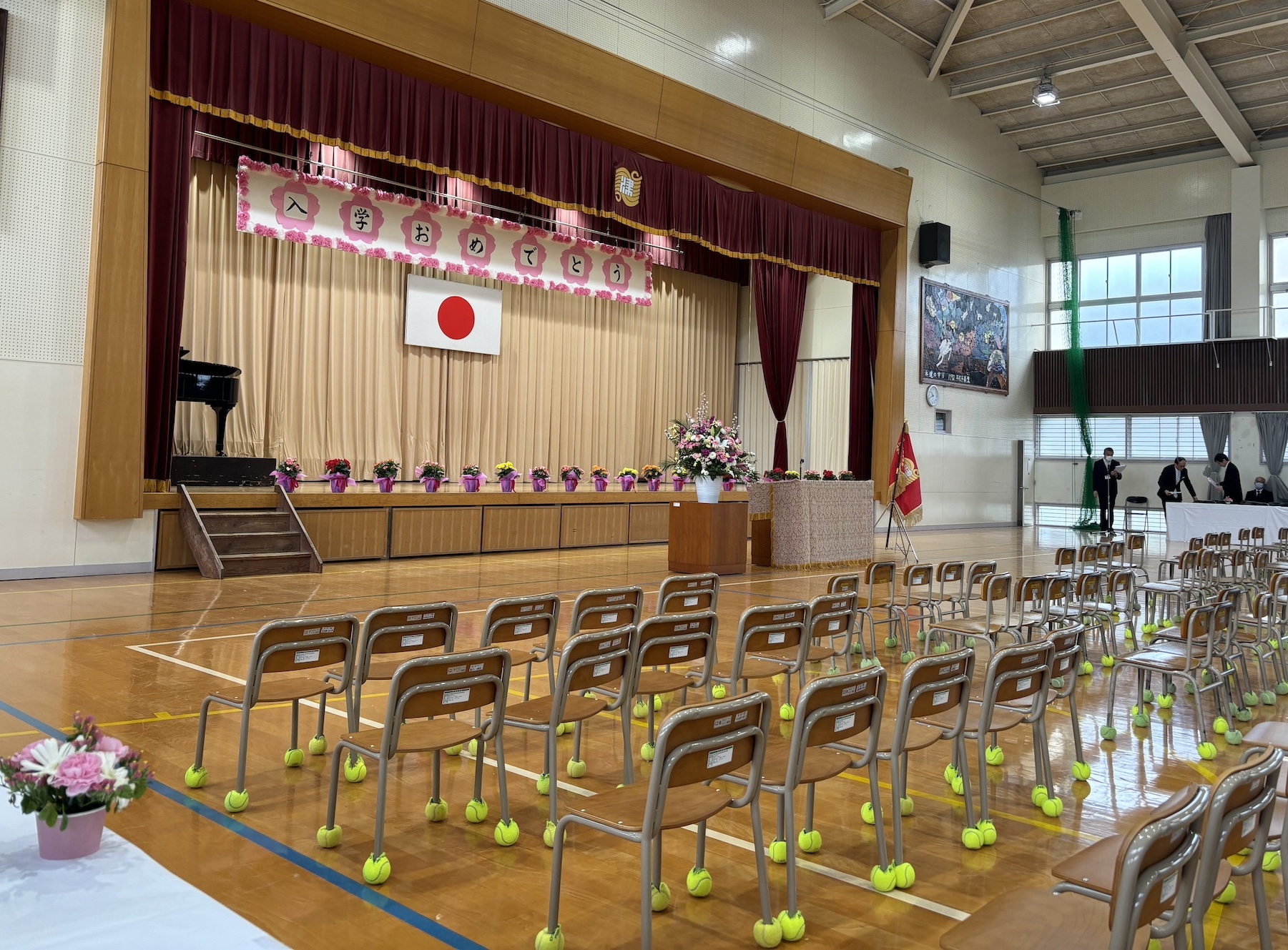 津屋崎小学校と中学校の入学式に出席