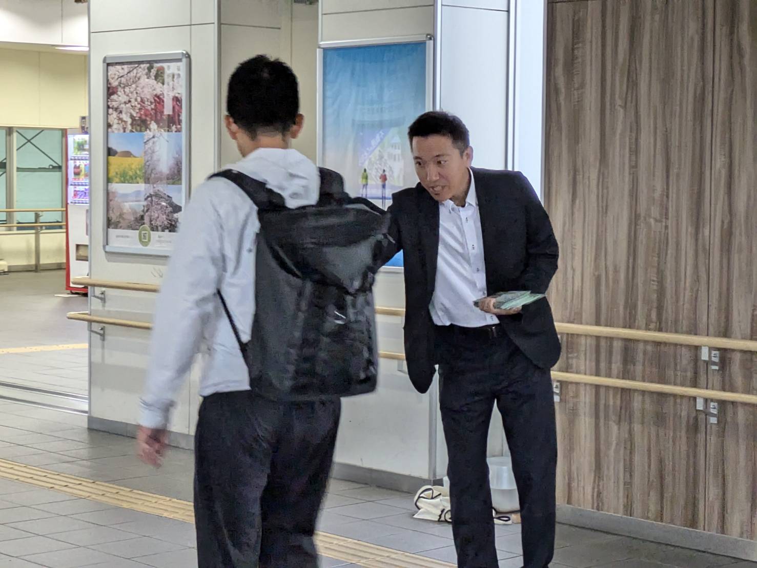 福間駅にてチラシのお渡し