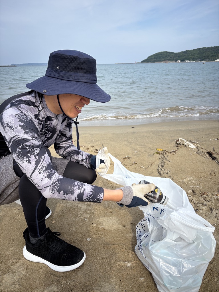 福津の津屋崎海岸の松林清掃　親子で、地域で、次の世代へ