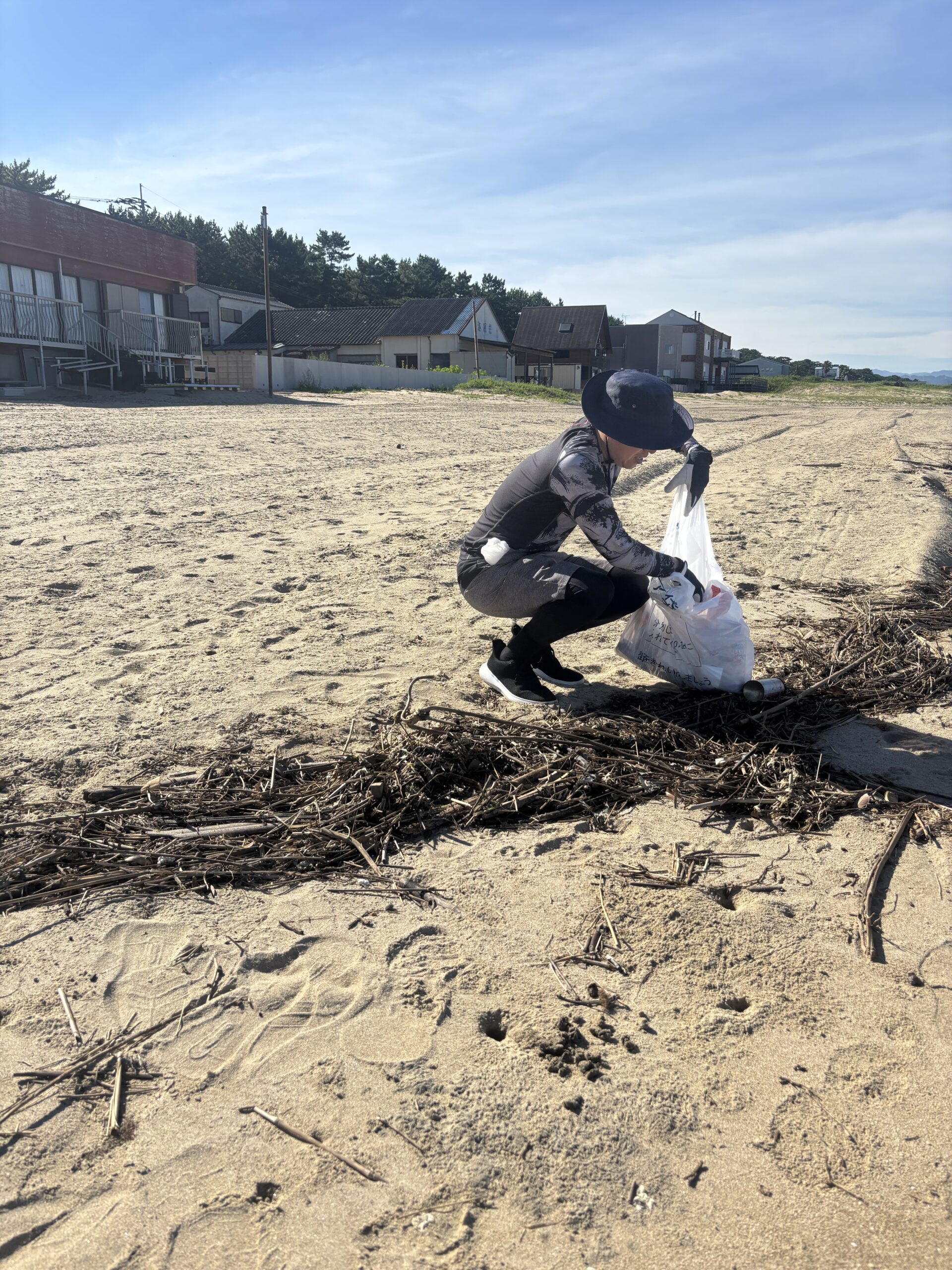 福津市の美しい海と松林を、次の世代へ ~津屋崎海岸の松林清掃~