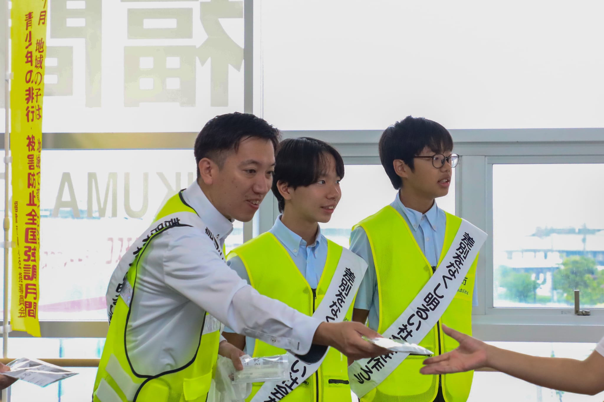 福津市の福間駅頭での啓発活動と、笠置千晶さんの県連合会長賞受賞