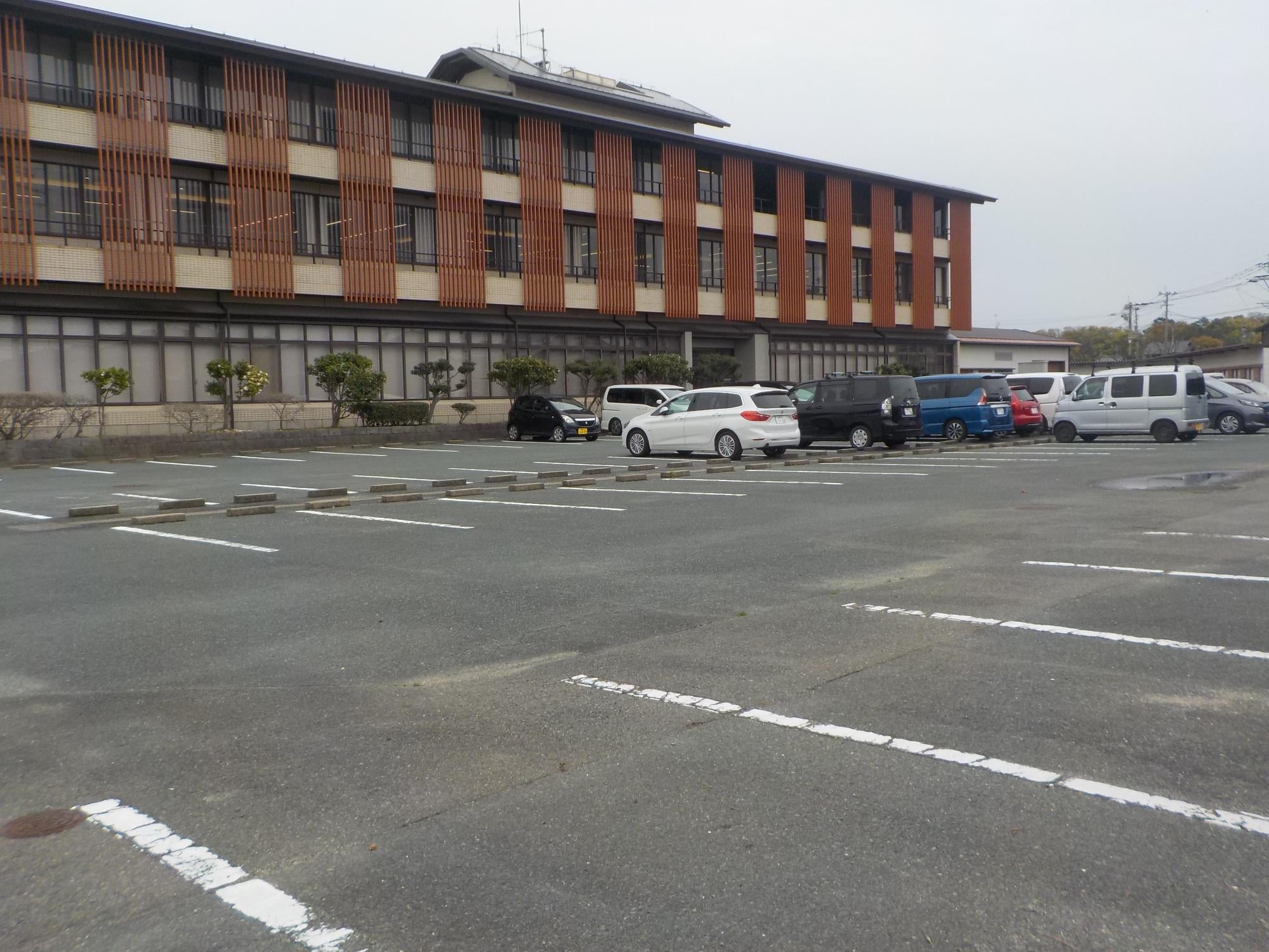 福津市の企業センターの事務所、2部屋の借受人を募集しています！
