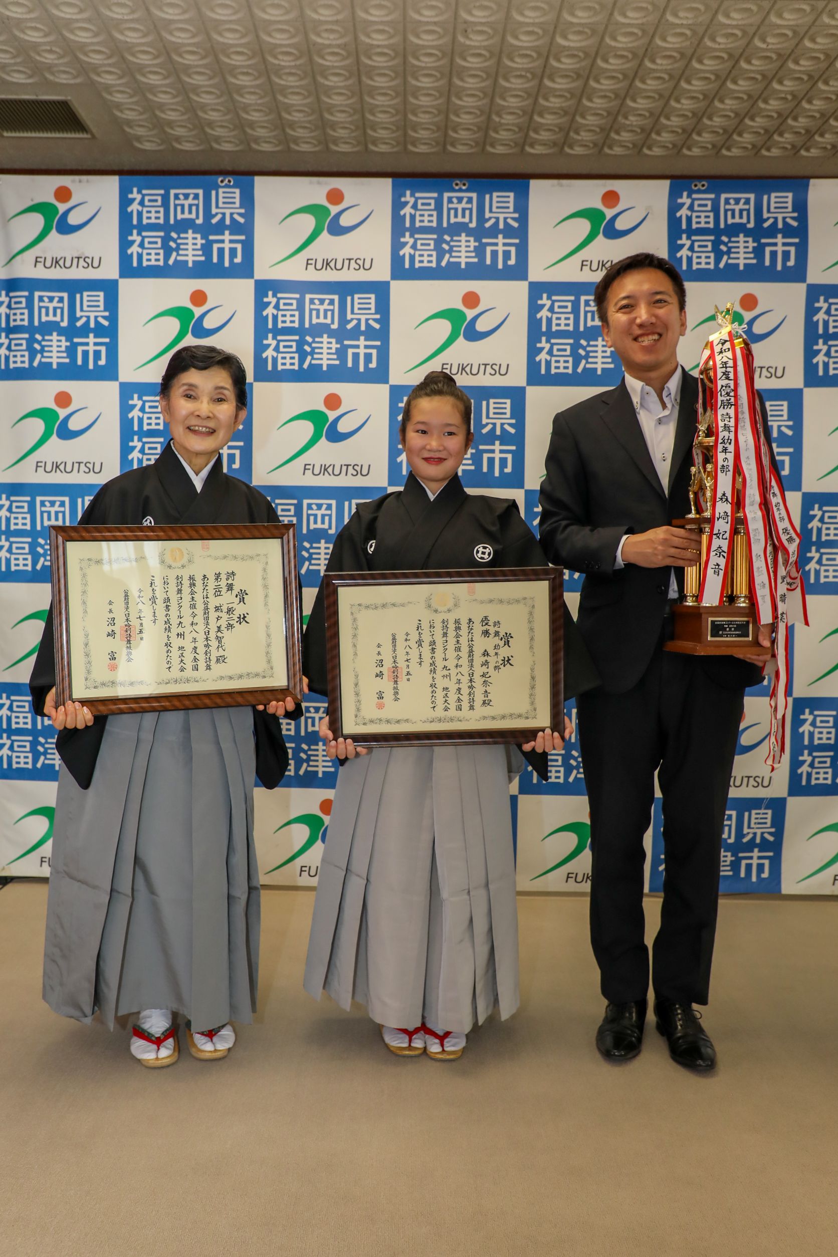 福津の小学生が剣詩舞の全国大会へ